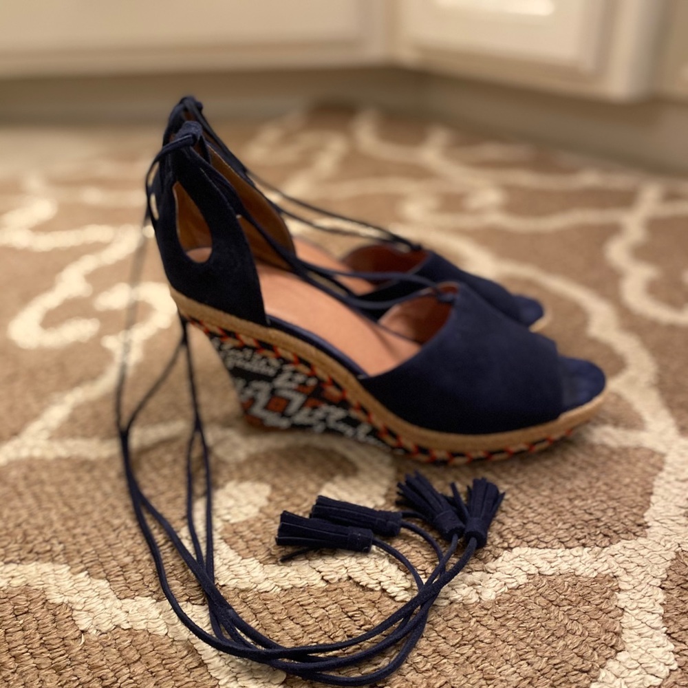 CAbi Navy Isla Wedge Sandals size 8